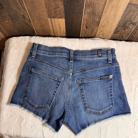 Pre-loved 7 For All Mankind Cutoff Denim Shorts 24 - Picture 2 of 5